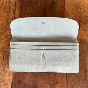 Roots wallet in buck suede leather look